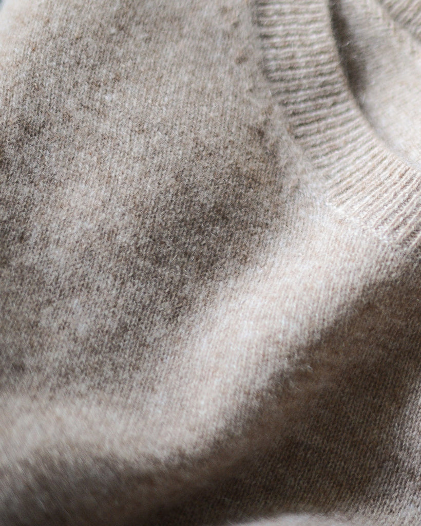 Timeless sophistication is yours with the Hinkley Cashmere Crewneck. Crafted from 100% luxurious Mongolian cashmere, it will be an enduring item in your wardrobe, offering comfort, coziness, and unparalleled warmth thanks to its 12-gauge quality construction. Not only aesthetically stylish, this sweater is produced ethically and sustainably.