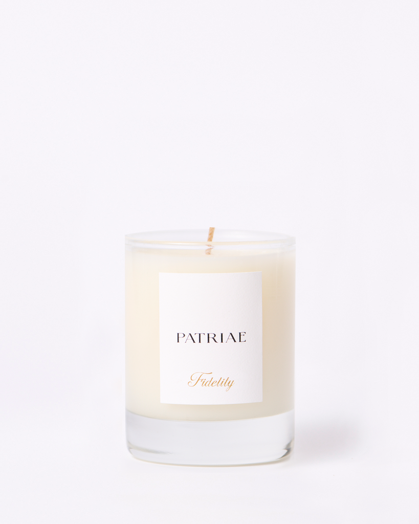 A unique combination of luxury, art and modernity for a timeless elegance. The scent is masculine with top notes of white aldehydes, bergamot and ginger. At its heart, sage, geranium, absolute and violet leaf. Patriae® Fidelity Mini Votive Candle